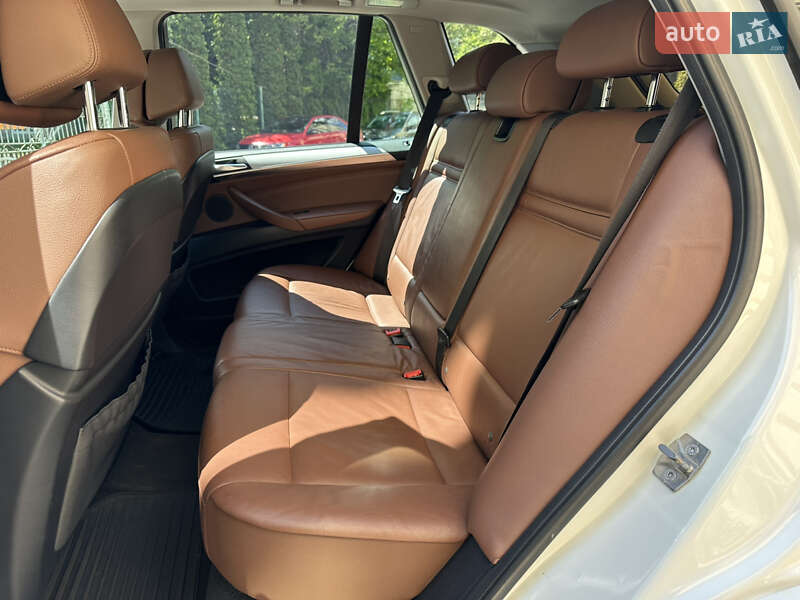 Позашляховик / Кросовер BMW X5 2012 в Чернівцях
