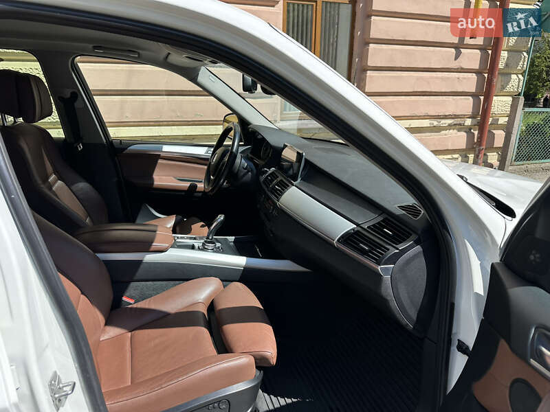 Позашляховик / Кросовер BMW X5 2012 в Чернівцях
