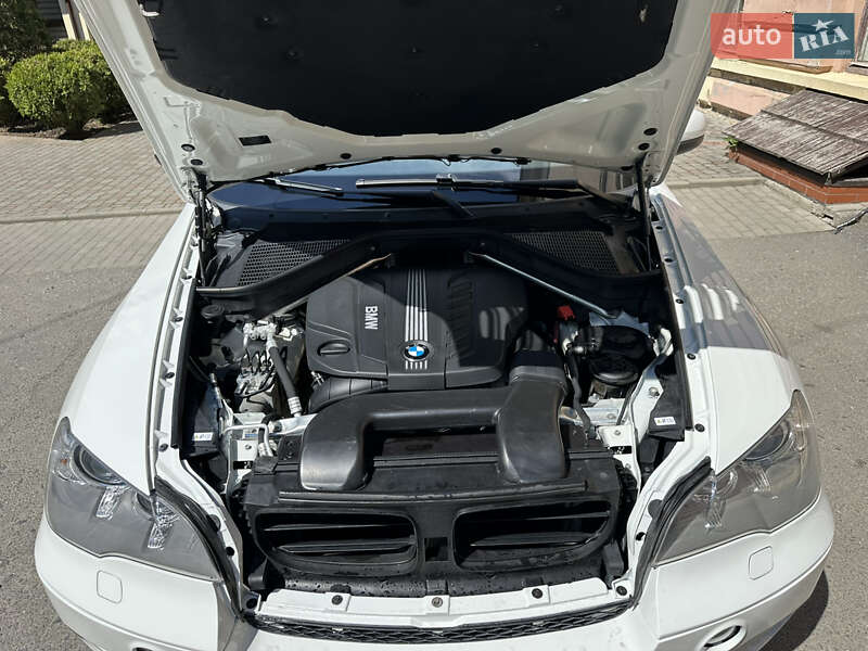 Позашляховик / Кросовер BMW X5 2012 в Чернівцях