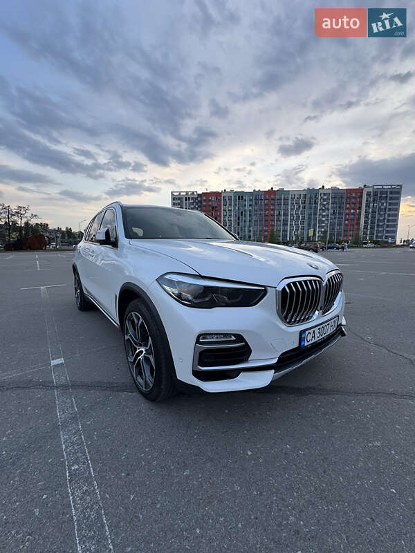 Внедорожник / Кроссовер BMW X5 2019 в 