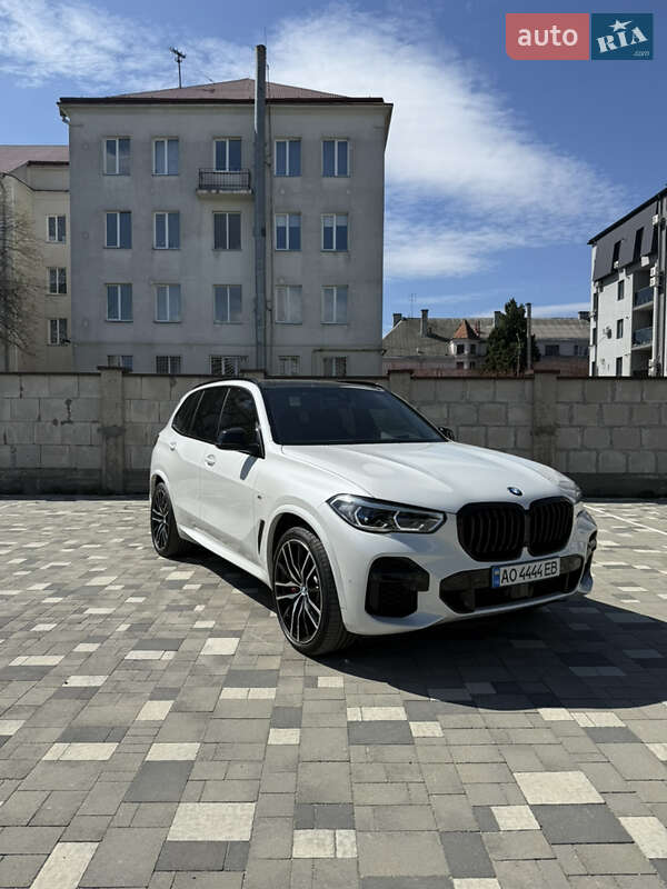 Позашляховик / Кросовер BMW X5 2022 в 