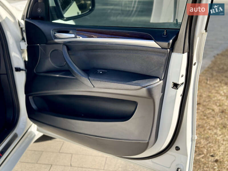 Внедорожник / Кроссовер BMW X5 2010 в Житомире