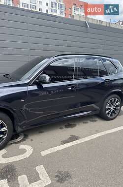 Позашляховик / Кросовер BMW X5 2022 в 