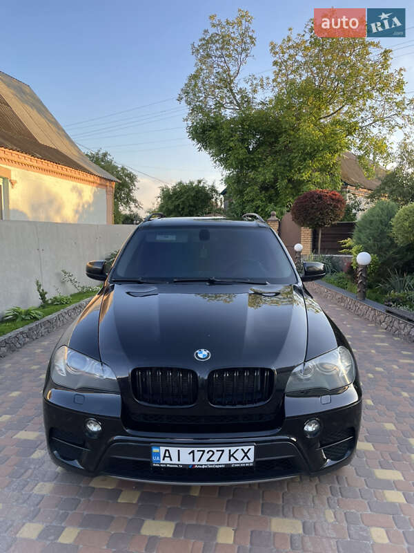 Позашляховик / Кросовер BMW X5 2010 в 