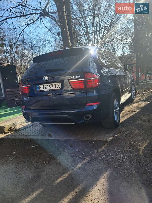 Позашляховик / Кросовер BMW X5 2011 в Чернівцях