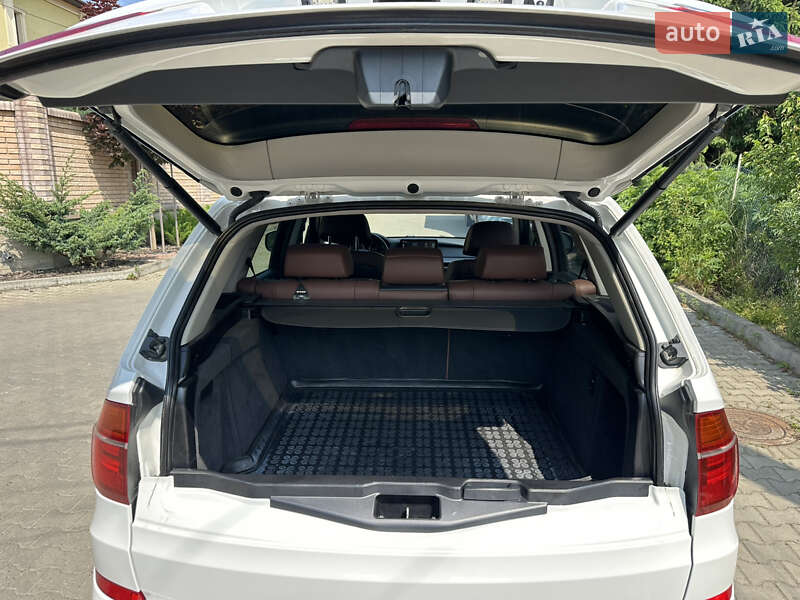 Внедорожник / Кроссовер BMW X5 2012 в Черновцах