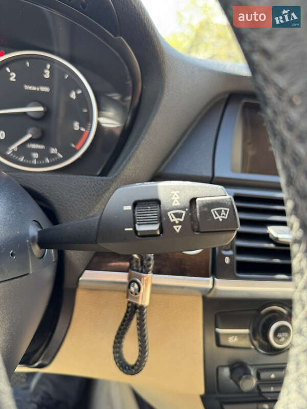 Позашляховик / Кросовер BMW X5 2010 в Івано-Франківську