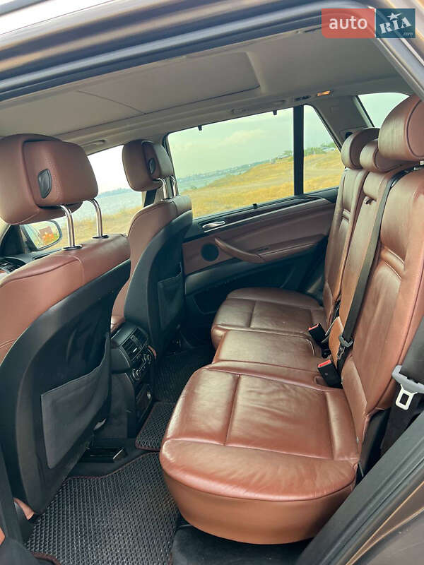 Внедорожник / Кроссовер BMW X5 2011 в Николаеве