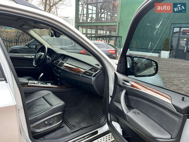 Внедорожник / Кроссовер BMW X5 2011 в Вознесенске