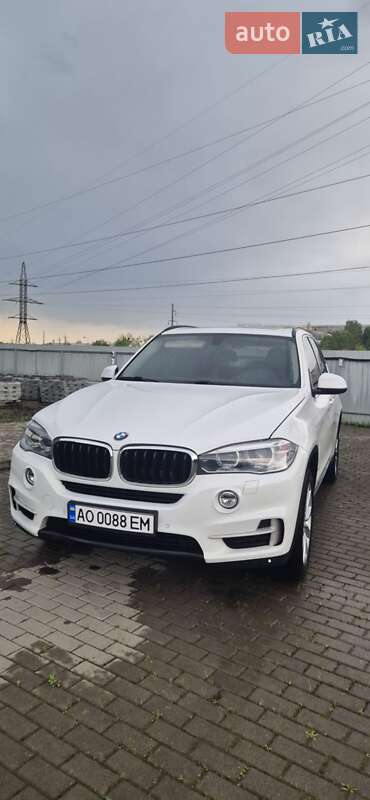 Внедорожник / Кроссовер BMW X5 2016 в Ужгороде