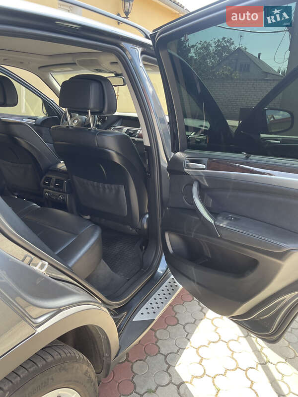 Внедорожник / Кроссовер BMW X5 2010 в Николаеве