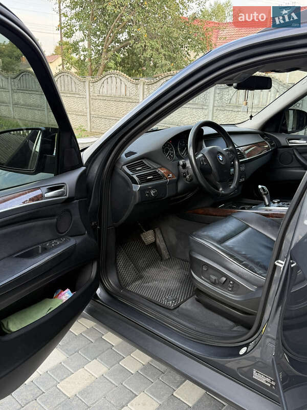 Позашляховик / Кросовер BMW X5 2012 в Чернівцях