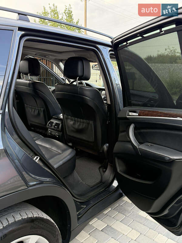 Позашляховик / Кросовер BMW X5 2012 в Чернівцях