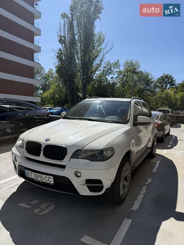 Позашляховик / Кросовер BMW X5 2012 в  фото Позашляховик / Кросовер BMW X5 2012 в