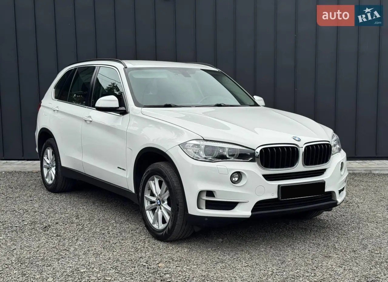 BMW x5 xDrive 35i
Офіційний автомобіль, який був придбаний в Україні.
Від першого власника!
Стан - максимально збережений та доглянутий, безаварійний і не фарбований! Косметично та технічно - не містить зауважень.
Автомобіль має всю прозору історію обслуговування, всі записи доступні. Останнє ТО фіксується на 202 123 км, 07.25.
Додаткові диски на зимових шинах та 2 кключі додаються!
2017 рік
208 500 км
3.0 бензин
225 кВ / 305 к.с.
Повний привід
Автоматична КПП
Комплектація:
Колір: alpinweiss3
Xenon Light оптика
Дотяжки дверей
Комфортний вхід
Камера заднього виду
Круїз-контроль
Віртуальна панель приборів
Мультимедійна система
2-х зонний клімат-контроль
Комфортні шкіряні сидіння
Пам'ять сидіння
Електрорегулювання сидіння
Підігрів сидіння
Декоративні вставки із дерева Fineline Pur
Мультикермо з підігрівом
Електрорегулювання керма
Зовнішні дзеркала електроскладаються, електрогулюються, автоматично затемнюється та підігріваються
Вибір режиму їзди
Електропривід кришки багажника
18-дюймові легкосплавні диски
Додатково: скинемо сервісну інформацію, докладні фото та відео-звіти, покажемо на відео перевірку діагностикою, зробимо відео-перевірку товщиноміром!
Можлива перевірка на будь-якому СТО!
Можливий розрахунок криптовалютою!
Можливий дистанційний продаж та доставка до Вас під дім!