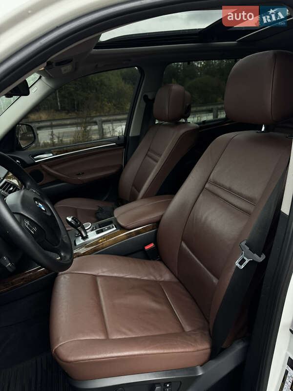 Внедорожник / Кроссовер BMW X5 2010 в Житомире