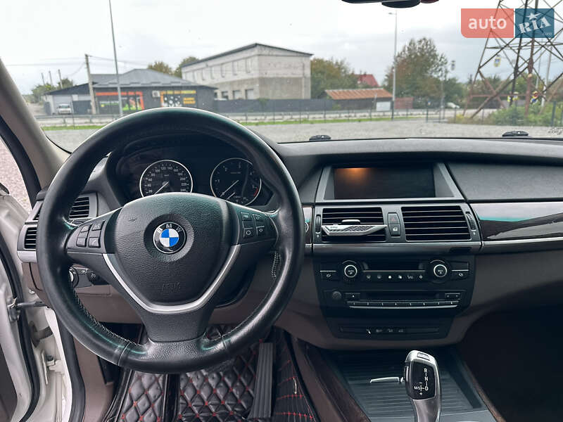 Позашляховик / Кросовер BMW X5 2010 в Вінниці
