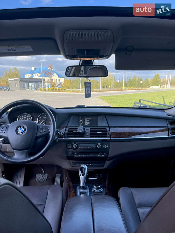 Внедорожник / Кроссовер BMW X5 2012 в Сокале