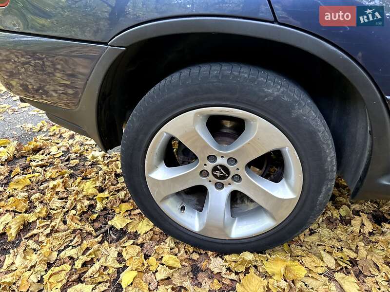 Внедорожник / Кроссовер BMW X5 2004 в Умани