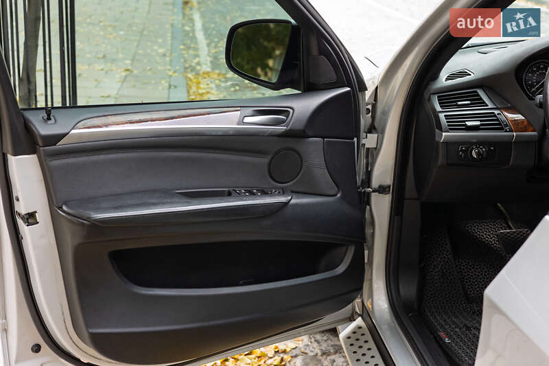 Внедорожник / Кроссовер BMW X5 2011 в Черновцах