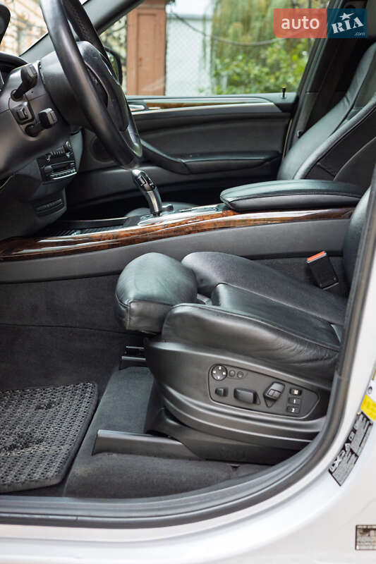 Внедорожник / Кроссовер BMW X5 2011 в Черновцах