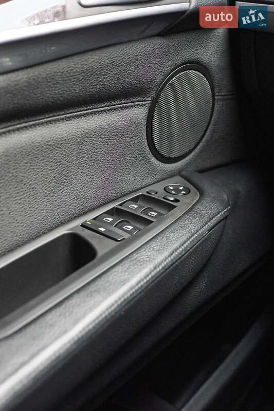 Внедорожник / Кроссовер BMW X5 2011 в Черновцах