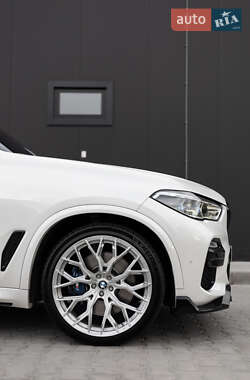 Внедорожник / Кроссовер BMW X5 2019 в 