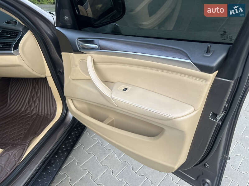 Позашляховик / Кросовер BMW X5 2011 в Києві