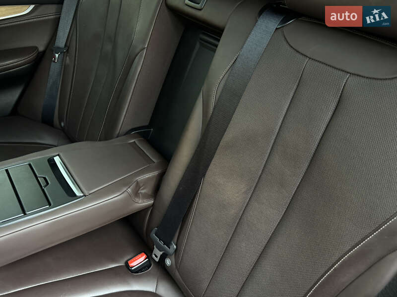 Внедорожник / Кроссовер BMW X5 2015 в Дрогобыче