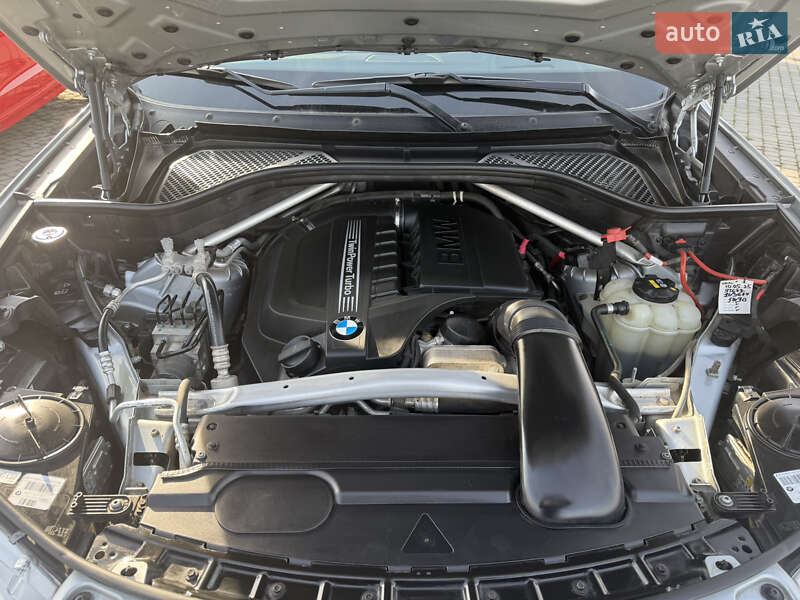 Позашляховик / Кросовер BMW X5 2018 в Чернівцях