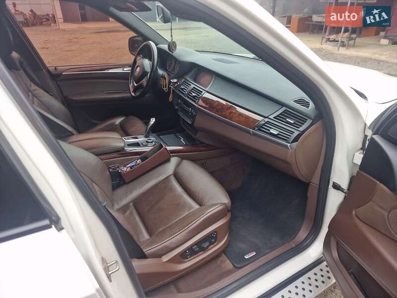 Внедорожник / Кроссовер BMW X5 2010 в Гайвороне