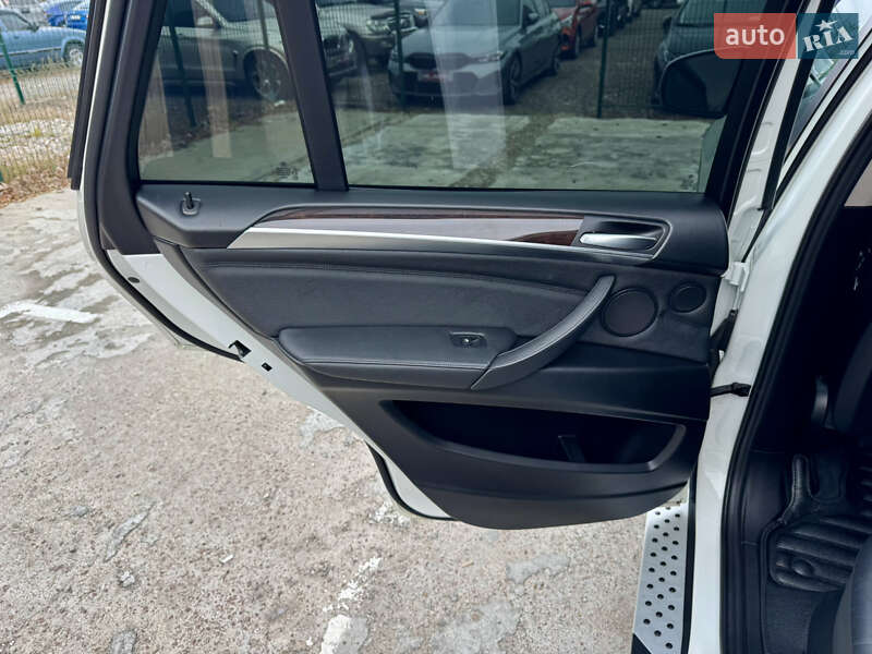 Внедорожник / Кроссовер BMW X5 2013 в Киеве