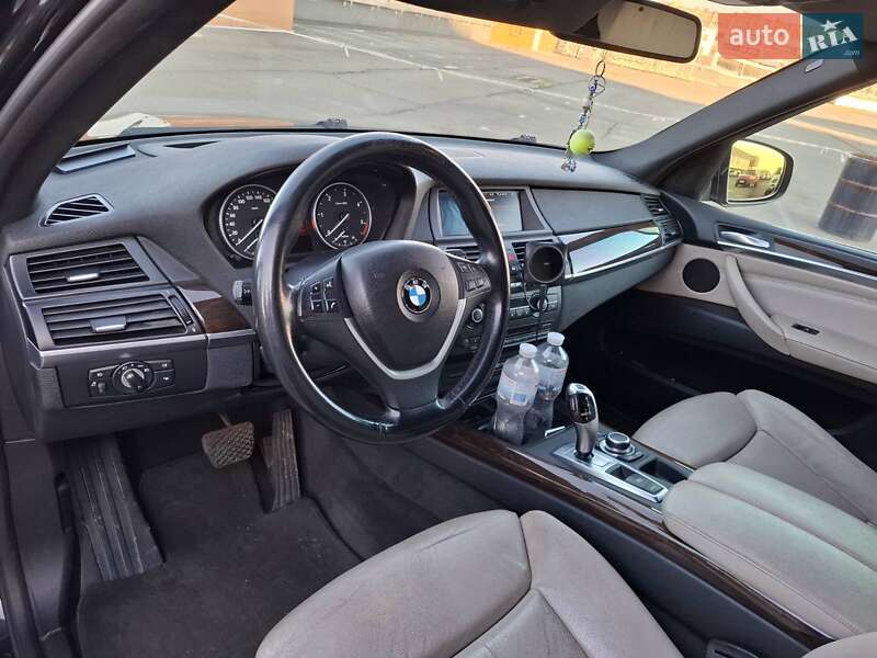 Внедорожник / Кроссовер BMW X5 2010 в Киеве