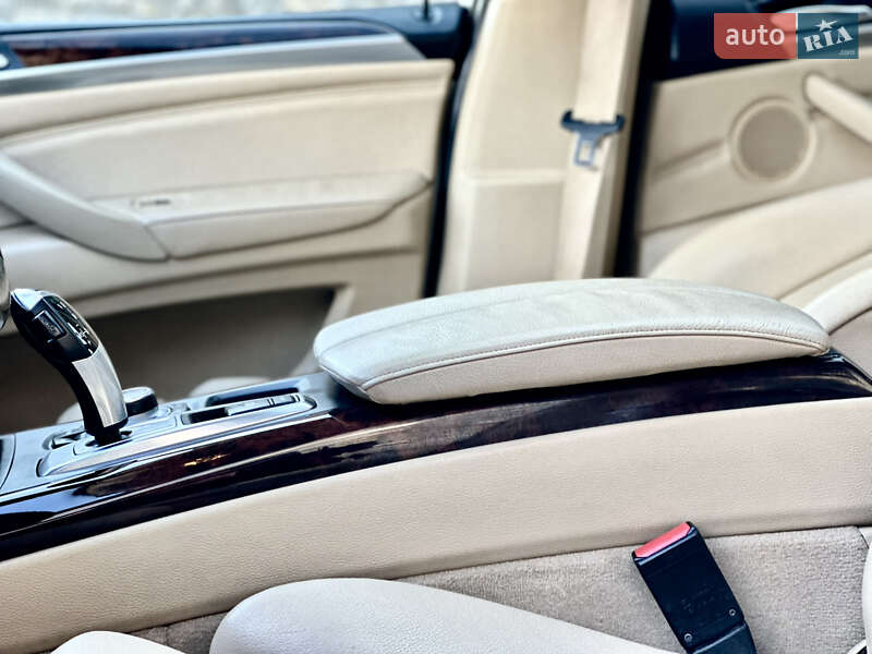 Внедорожник / Кроссовер BMW X5 2010 в Каменец-Подольском