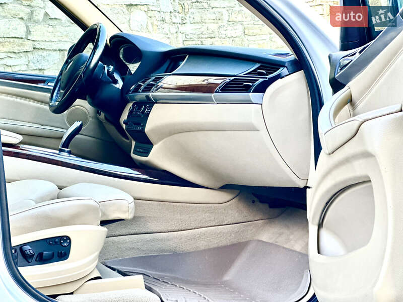 Внедорожник / Кроссовер BMW X5 2010 в Каменец-Подольском