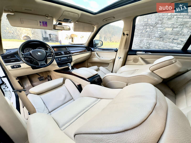 Внедорожник / Кроссовер BMW X5 2010 в Каменец-Подольском