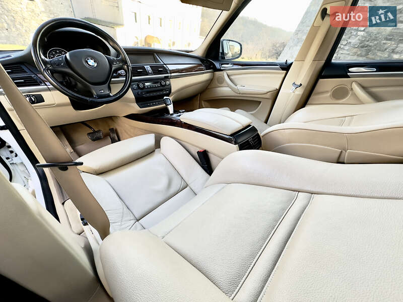 Внедорожник / Кроссовер BMW X5 2010 в Каменец-Подольском