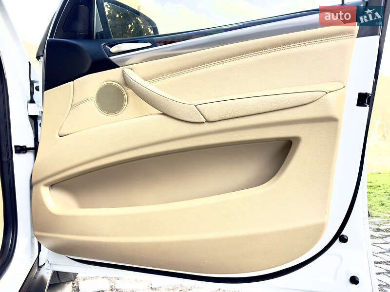 Внедорожник / Кроссовер BMW X5 2010 в Каменец-Подольском