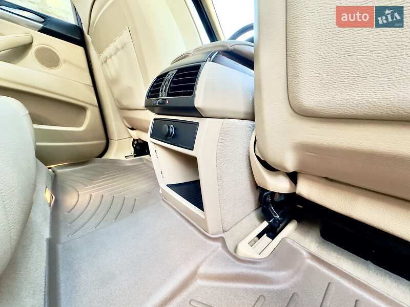 Внедорожник / Кроссовер BMW X5 2010 в Каменец-Подольском