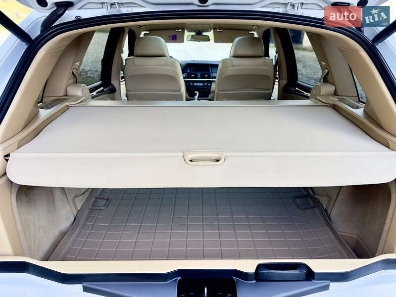 Внедорожник / Кроссовер BMW X5 2010 в Каменец-Подольском