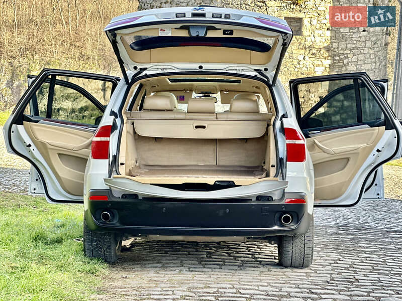 Внедорожник / Кроссовер BMW X5 2010 в Каменец-Подольском