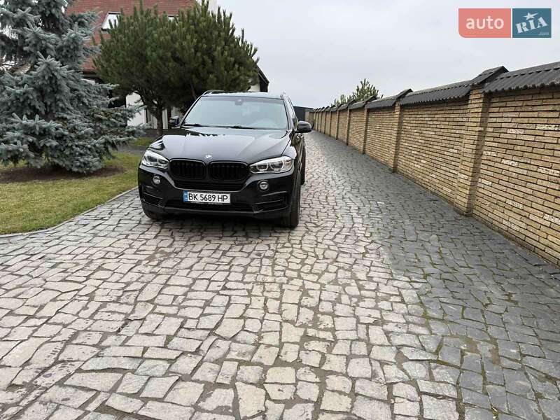Внедорожник / Кроссовер BMW X5 2016 в Ровно