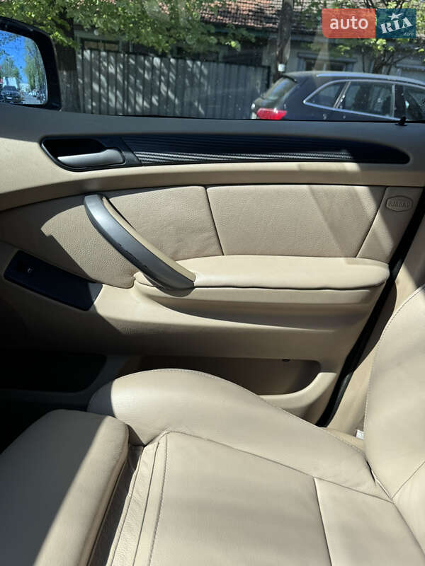 Внедорожник / Кроссовер BMW X5 2004 в Измаиле
