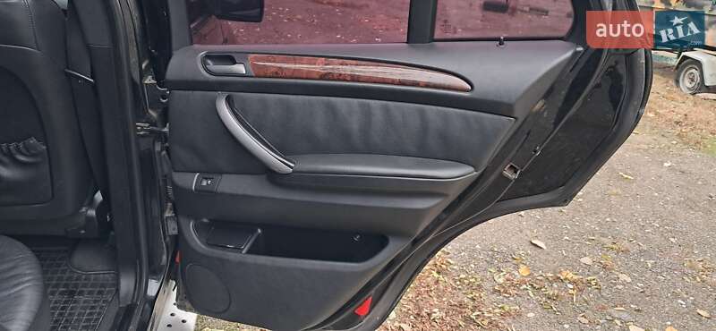 Внедорожник / Кроссовер BMW X5 2004 в Киеве
