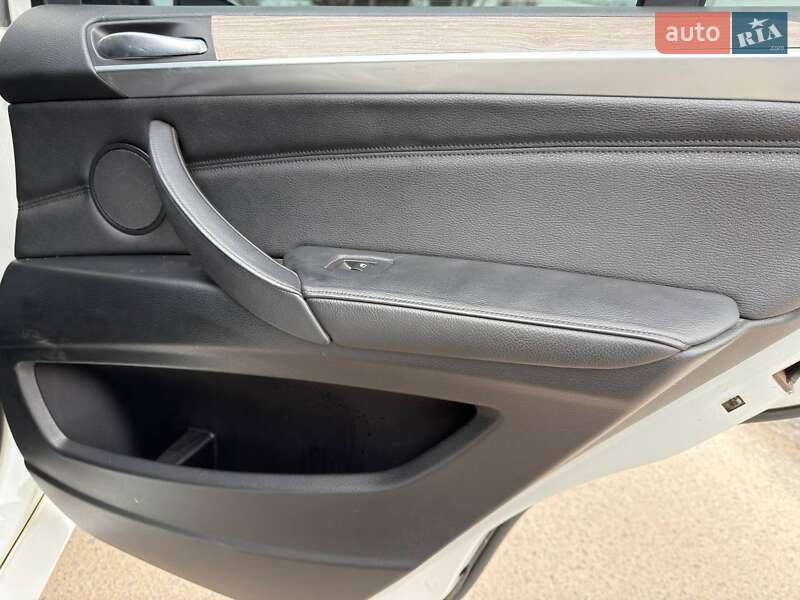 Позашляховик / Кросовер BMW X5 2013 в Охтирці