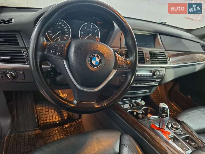 Внедорожник / Кроссовер BMW X5 2010 в Виноградове