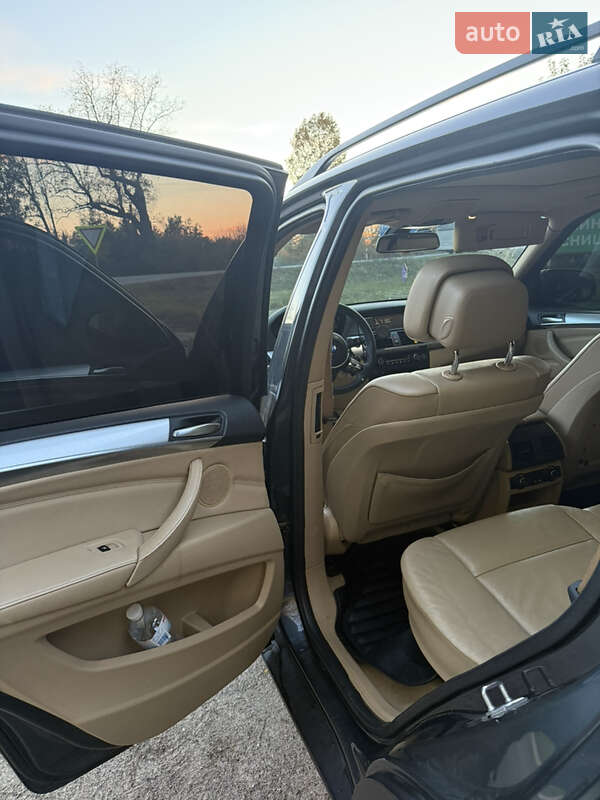 Внедорожник / Кроссовер BMW X5 2010 в Гайсине