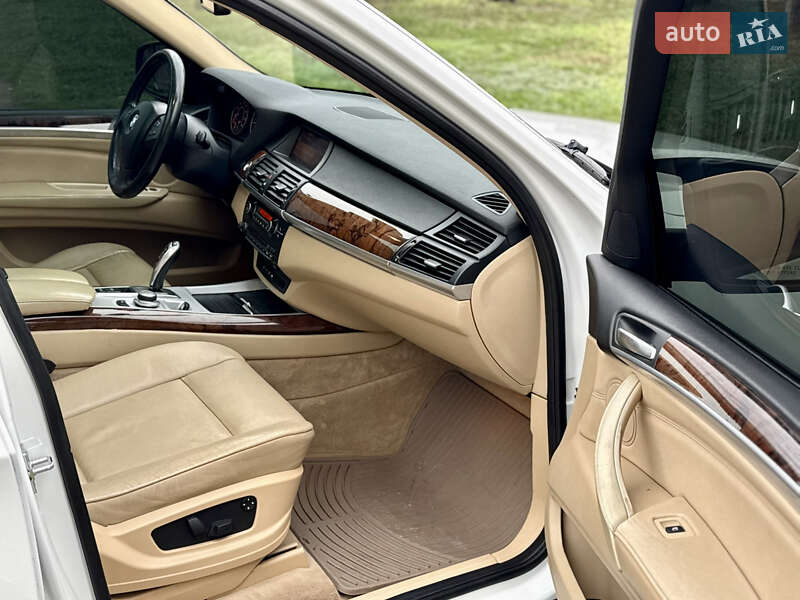 Внедорожник / Кроссовер BMW X5 2009 в Николаеве