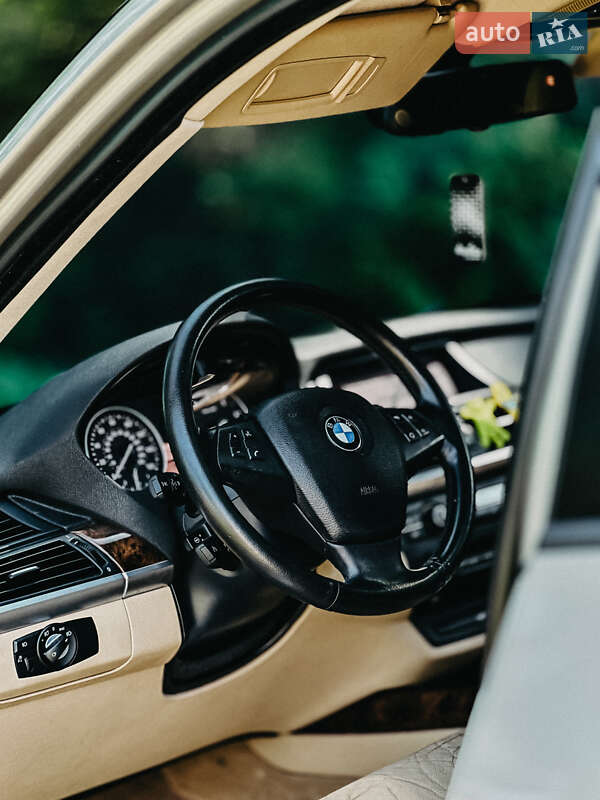 Внедорожник / Кроссовер BMW X5 2009 в Дубно