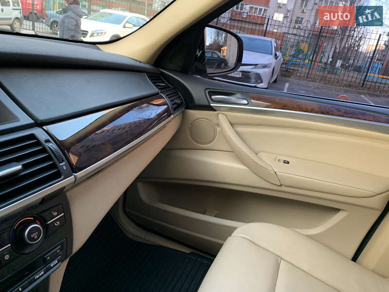 Внедорожник / Кроссовер BMW X5 2013 в Киеве